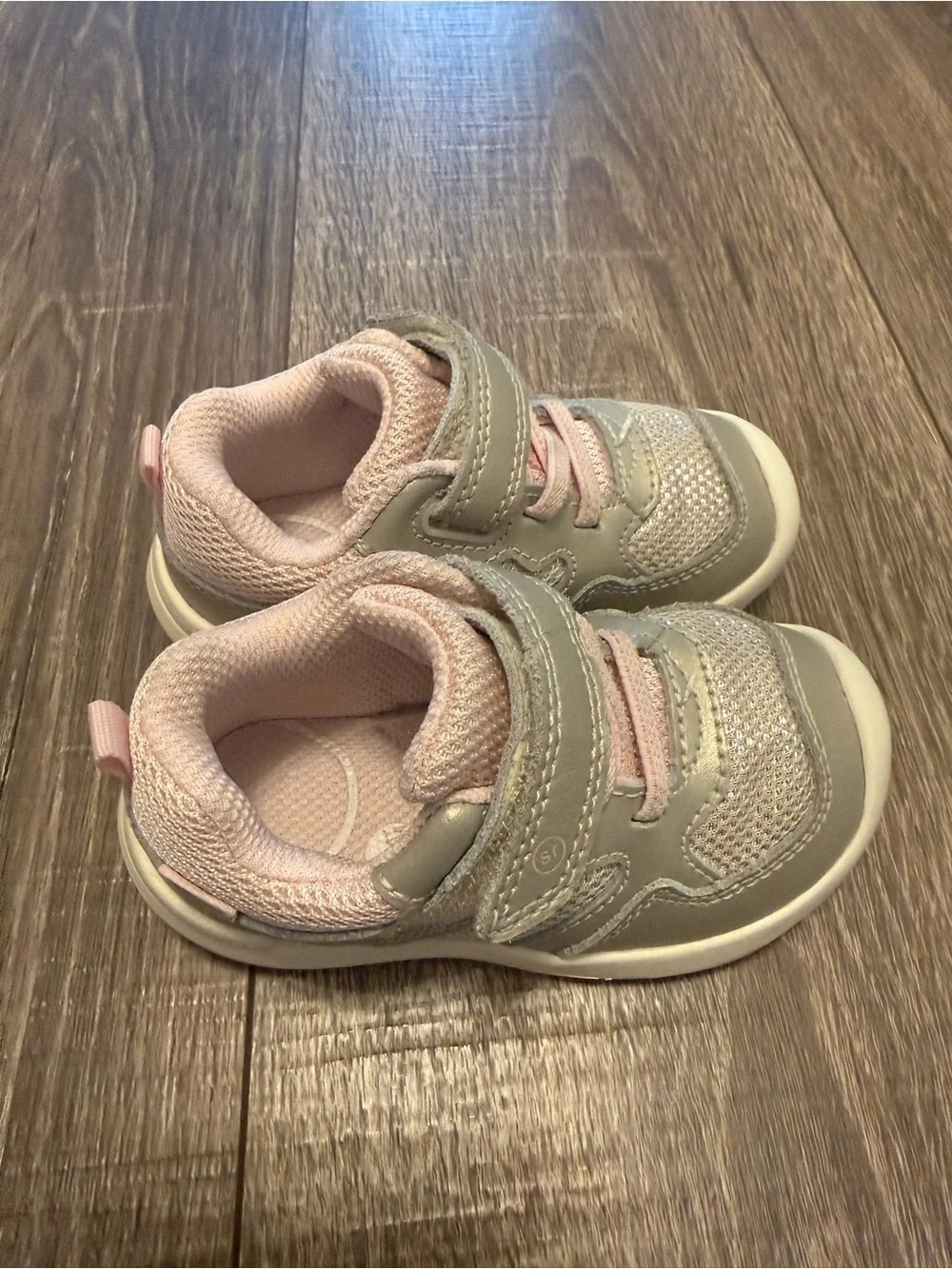 StrideRite Girls grey/silver Pink sneaker size 5
